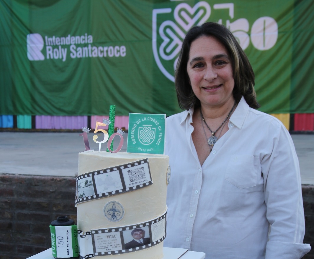 Es de Funes y unió su pasión pastelera con la de su padre fotógrafo en los festejos por los 150 años de Funes